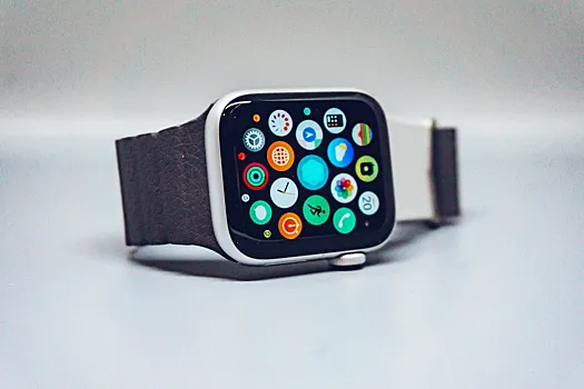 Илон Маск разрешит открывать машины Tesla при помощи Apple Watch